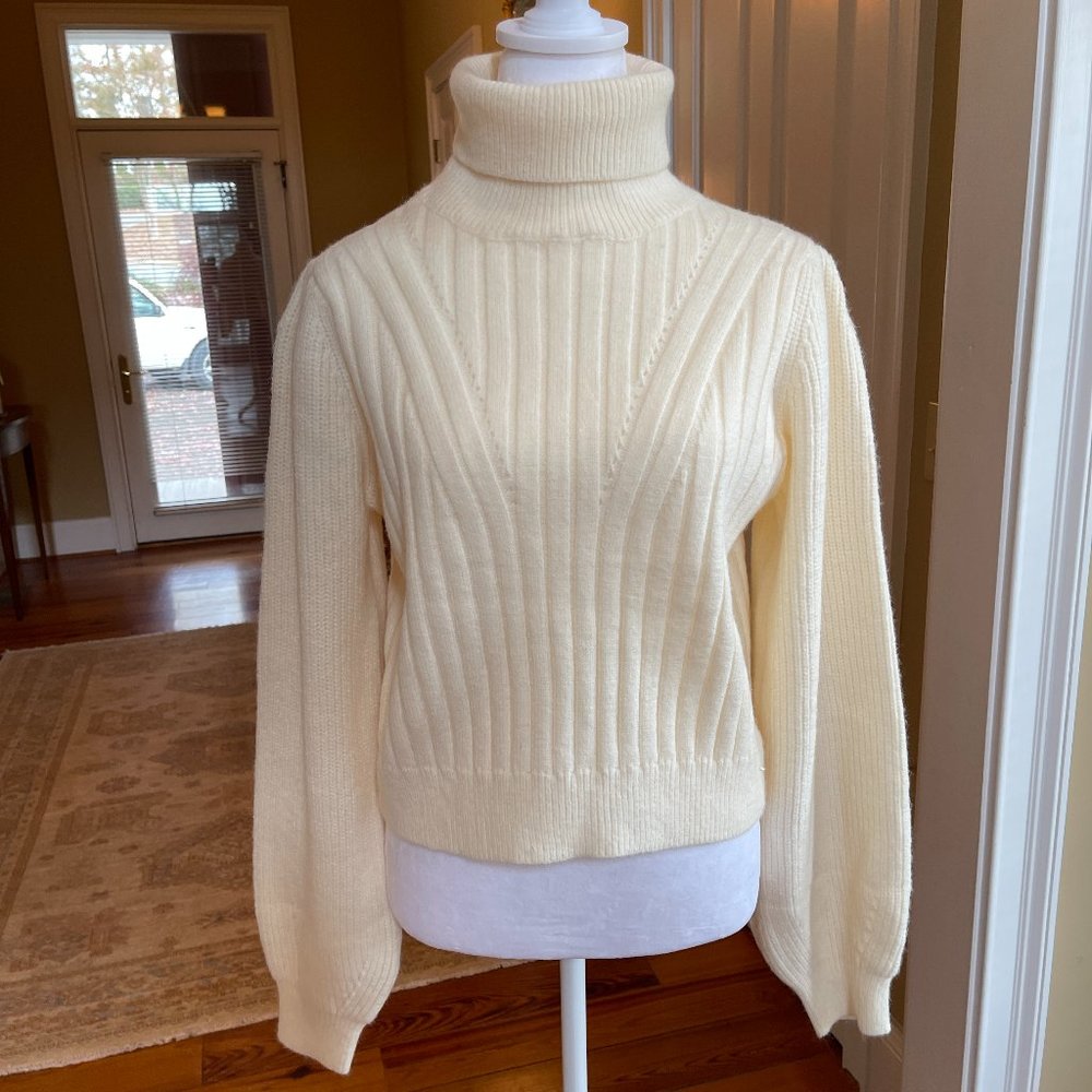 NWT Cream &Merci Slightly Cropped/puff Turtleneck Sweater  Sz S